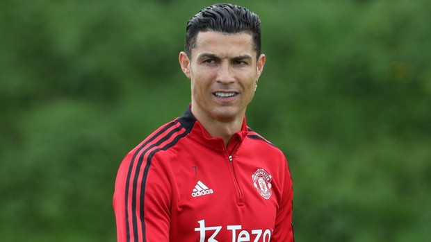 Ronaldo ‘cầu xin MU giải phóng hợp đồng’  - Ảnh 1.