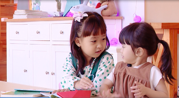 Con gái Tú Vi - Văn Anh khóc liên tục vì nhớ bố mẹ khi tham gia chương trình thực tế - Ảnh 1. Con gái Tú Vi - Văn Anh khóc liên tục vì nhớ bố mẹ khi tham gia chương trình thực tế - Ảnh 1.