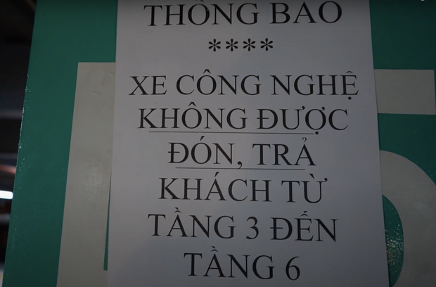 Hình ảnh bất ngờ trong ngày đầu hành khách đón xe công nghệ tại vị trí mới ở sân bay Tân Sơn Nhất - Ảnh 2. Hình ảnh bất ngờ trong ngày đầu hành khách đón xe công nghệ tại vị trí mới ở sân bay Tân Sơn Nhất - Ảnh 2.