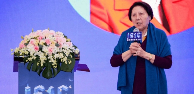 Nhờ lời nhắc nhở của bố, cô gái lớn lên trở thành nhà nghiên cứu nổi tiếng, nuôi dạy 2 con thành tỷ phú, 1 con là nhà ngoại giao - Ảnh 1. Nhờ lời nhắc nhở của bố, cô gái lớn lên trở thành nhà nghiên cứu nổi tiếng, nuôi dạy 2 con thành tỷ phú, 1 con là nhà ngoại giao - Ảnh 1.
