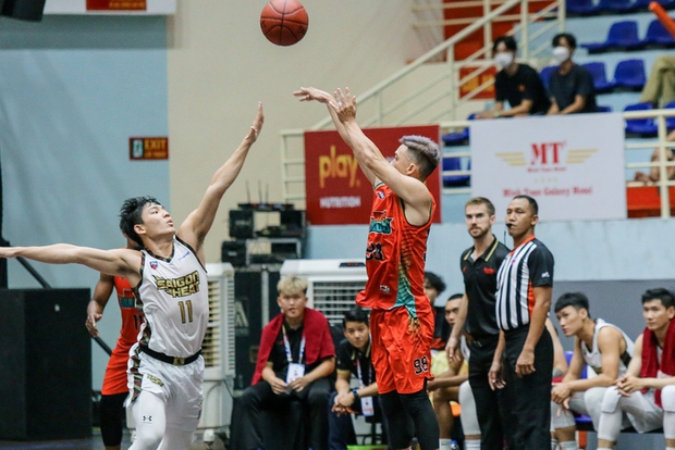 Danang Dragons thất bại trước Saigon Heat, dớp sân nhà VBA 2022 kéo dài lên con số 9 - Ảnh 1.