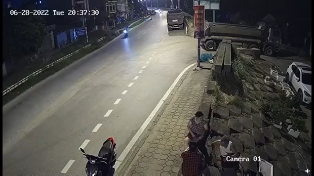  Đi gọi mẹ về ăn cơm, bé trai 7 tuổi bị tông tử vong, gia đình truy tìm người gây tai nạn - Ảnh 2.