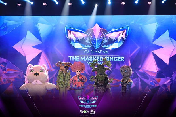 Đằng sau bộ trang phục hoá thân cầu kỳ tại The Masked Singer Vietnam, các ca sĩ hát thế nào? - Ảnh 8. Đằng sau bộ trang phục hoá thân cầu kỳ tại The Masked Singer Vietnam, các ca sĩ hát thế nào? - Ảnh 8.