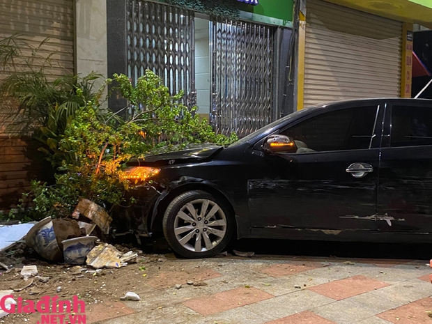 Hải Phòng: Hình ảnh xe điên gây tai nạn liên hoàn trên phố đi bộ Tam Bạc - Ảnh 6.