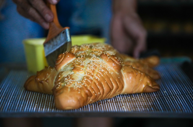 Bánh mì hình con cá sấu, ngựa, cua thu hút sự hiếu kỳ của nhiều người tại TP.HCM - Ảnh 8. Bánh mì hình con cá sấu, ngựa, cua thu hút sự hiếu kỳ của nhiều người tại TP.HCM - Ảnh 8.