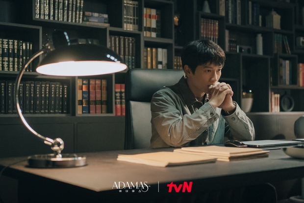 Ông hoàng rating Ji Sung tái xuất màn ảnh với vai diễn cặp song sinh báo thù - Ảnh 2.