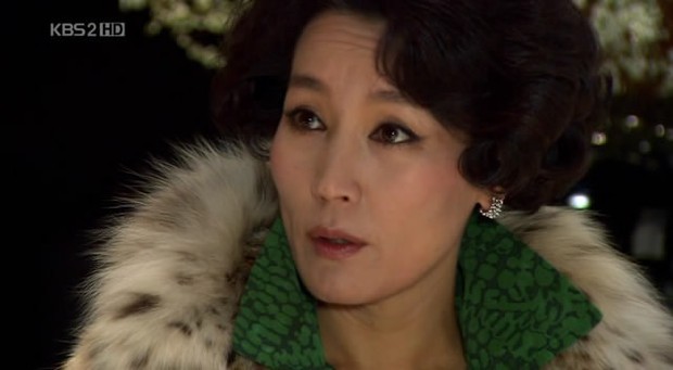 Mẹ quyền lực của Lee Min Ho ở Vườn Sao Băng: 60 tuổi vẫn siêu sang chảnh, đóng phim ít nhưng cực chất lượng - Ảnh 1.