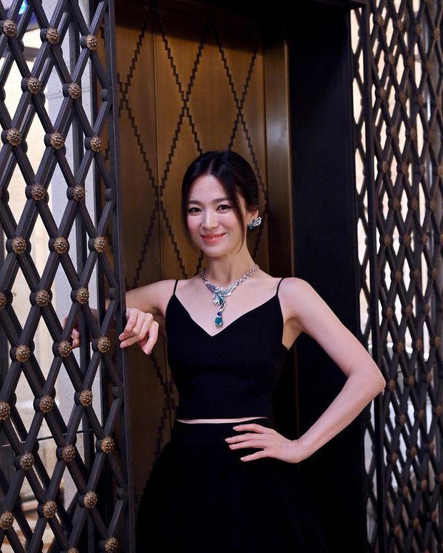 Chỉ 1 bức ảnh hậu trường sự kiện Paris, Song Hye Kyo đã khiến cả nghìn người thốt lên: Đây là mỹ nhân đẹp nhất châu Á! - Ảnh 8.
