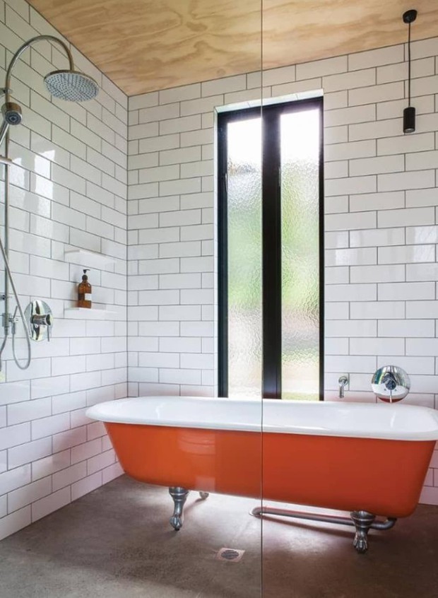 Phòng tắm gia đình thêm phần rực rỡ với điểm nhấn là chiếc bồn tắm đầy màu sắc - Ảnh 10.