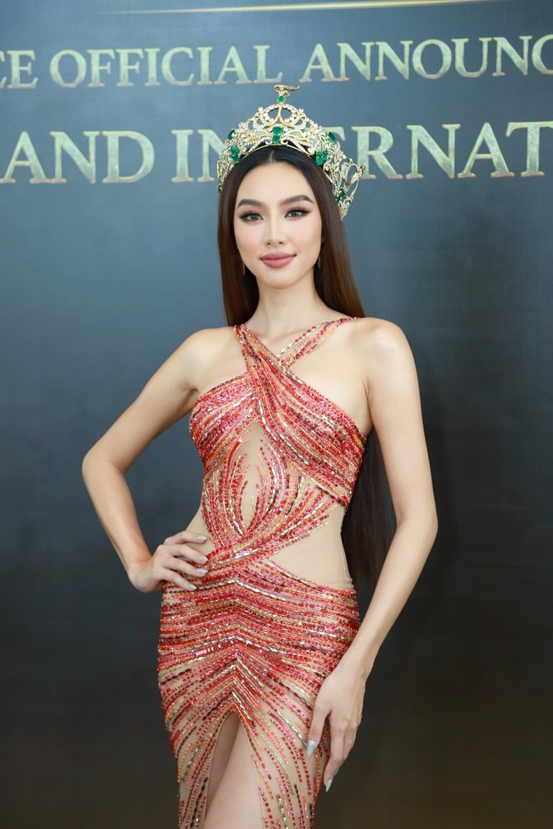 Dàn Hoa hậu Vbiz đọ nhan sắc tại họp báo Miss Grand International 2023: Thùy Tiên chiếm spotlight giữa các đàn chị - Ảnh 2.