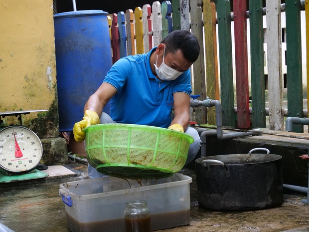 Cận cảnh quy trình sản xuất giấy bằng phân voi tại Thảo Cầm Viên Sài Gòn - Ảnh 2.