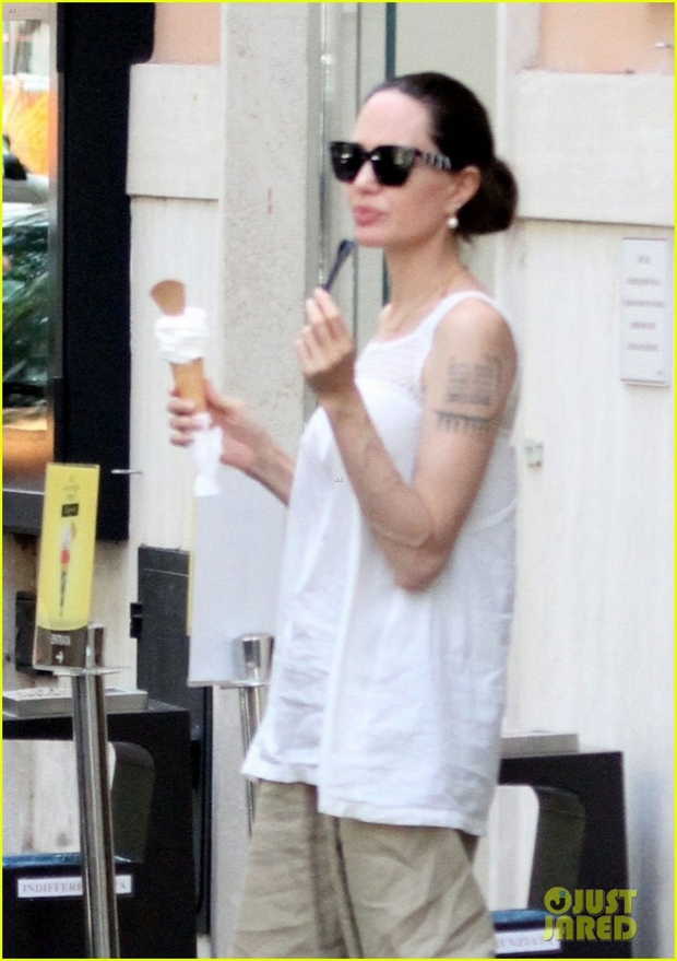 Angelina Jolie để mặt mộc xinh đẹp đi ăn kem cùng các con ở Rome - Ảnh 3.