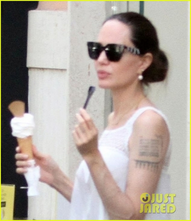 Angelina Jolie để mặt mộc xinh đẹp đi ăn kem cùng các con ở Rome - Ảnh 5.