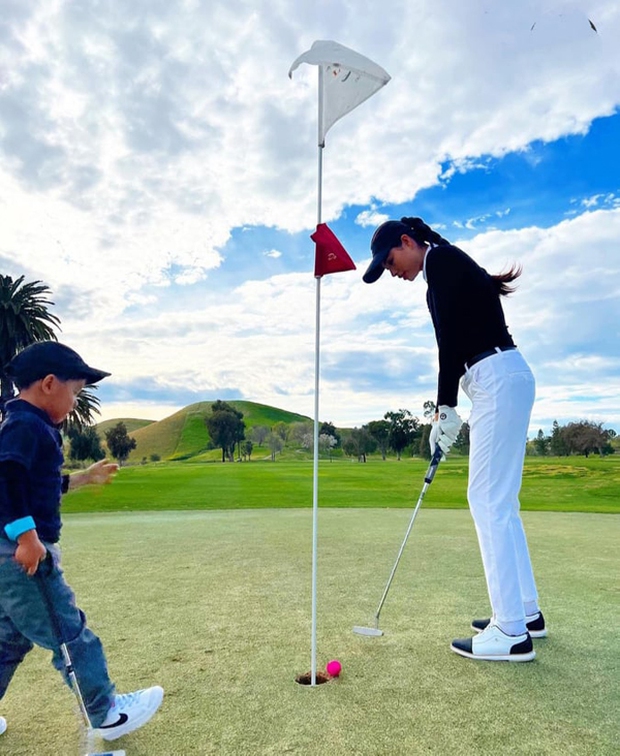 Con trai Hoa hậu Phạm Hương: Từ 2 tuổi đã được học trường nhà giàu, bé xíu đã chơi golf - Ảnh 5.