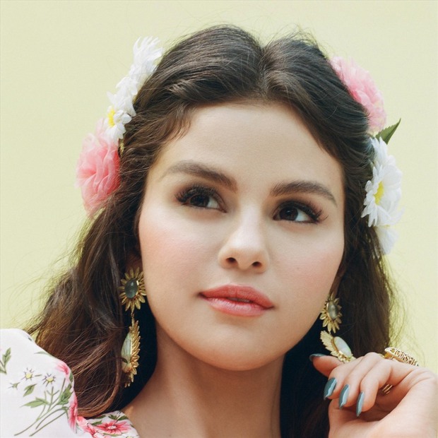 Selena Gomez ở tuổi U30: Tìm lại được nụ cười sau mối tình hết lòng với một người đàn ông - Ảnh 13. Selena Gomez ở tuổi U30: Tìm lại được nụ cười sau mối tình hết lòng với một người đàn ông - Ảnh 13.