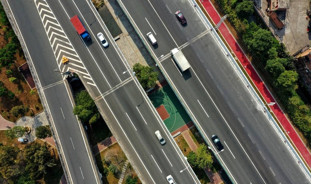 Cao tốc bận rộn nhất Trung Quốc: Đi qua những thành phố công nghệ hiện đại, kẹt xe không hồi kết nhưng ai cũng mê vì quá đẹp - Ảnh 3.