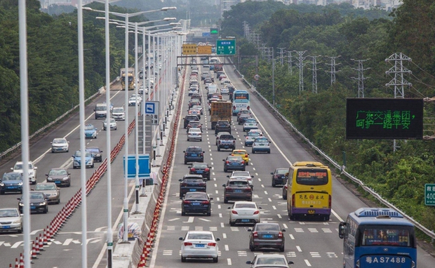 Cao tốc bận rộn nhất Trung Quốc: Đi qua những thành phố công nghệ hiện đại, kẹt xe không hồi kết nhưng ai cũng mê vì quá đẹp - Ảnh 4.