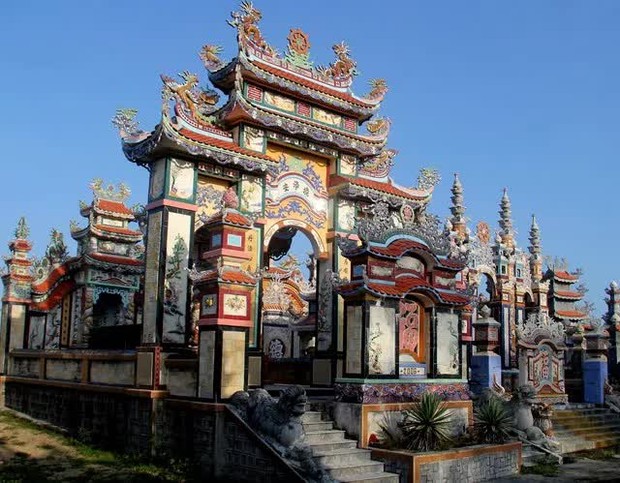 Cận cảnh thành phố lăng mộ xa hoa, tráng lệ độc nhất ở Thừa Thiên Huế - Ảnh 12.