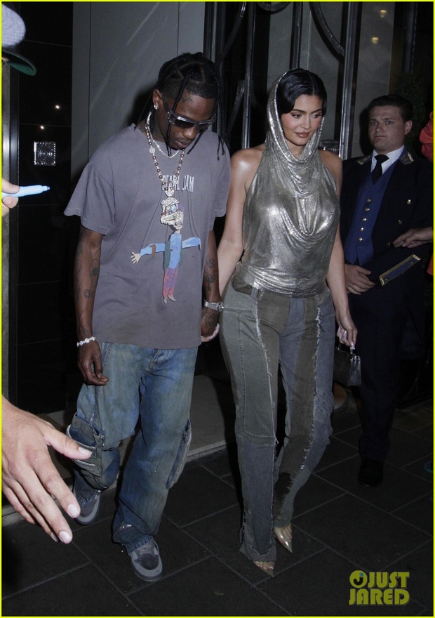 Kylie Jenner gợi cảm đi chơi đêm cùng bạn trai - Ảnh 3.