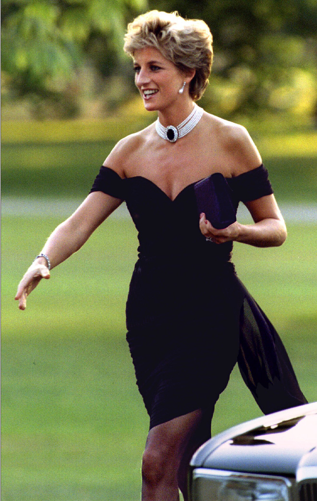 7 bộ đầm đen đẹp nhất của Công nương Diana, nhưng có 1 thiết kế gây tranh cãi - Ảnh 3.