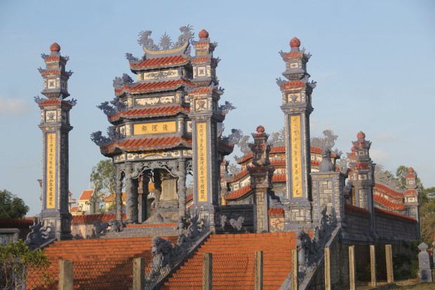 Cận cảnh thành phố lăng mộ xa hoa, tráng lệ độc nhất ở Thừa Thiên Huế - Ảnh 8.