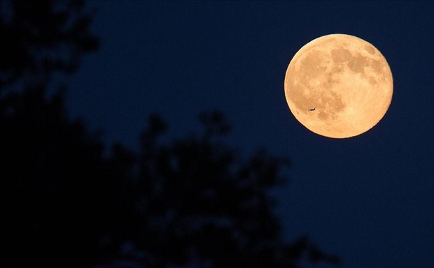 Đêm rằm tháng 7, siêu trăng và mưa sao băng cùng xuất hiện - Ảnh 1.