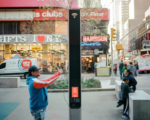 Người dân New York hoài niệm quá khứ khi bốt điện thoại công cộng cuối cùng bị tháo dỡ - Ảnh 21.