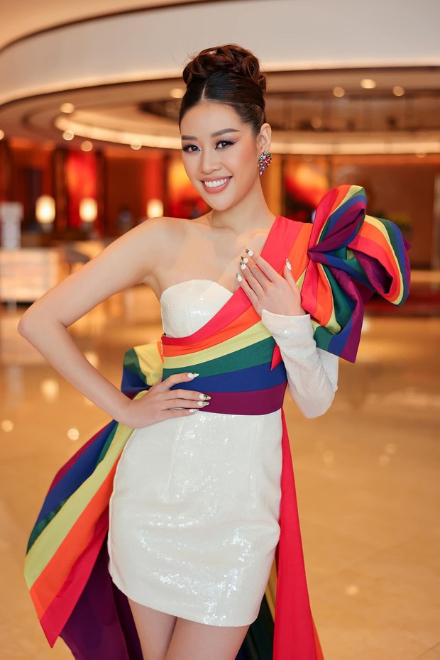 Đỗ Mỹ Linh tái xuất ngọt ngào sau khi được cầu hôn, Hoa hậu Thuỳ Tiên nóng bỏng với áo tắm hoạ tiết - Ảnh 6.