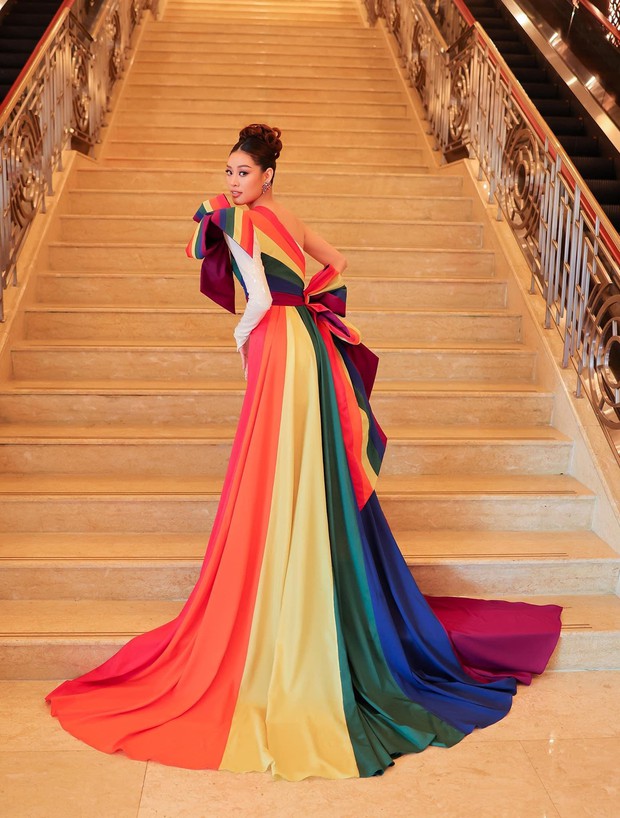 Đỗ Mỹ Linh tái xuất ngọt ngào sau khi được cầu hôn, Hoa hậu Thuỳ Tiên nóng bỏng với áo tắm hoạ tiết - Ảnh 7.