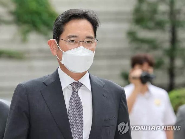 Tổng thống Hàn Quốc ân xá đặc biệt cho thái tử Samsung - Ảnh 1.