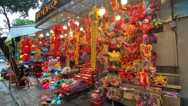 Người mua thờ ơ, siêu xe, biệt thự vắng bóng dịp Rằm tháng 7 - Ảnh 5.