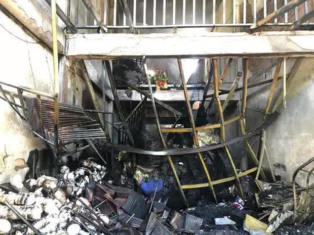 Ráo riết tìm nạn nhân trong đám cháy ở Ninh Thuận, xe gàu múc được huy động - Ảnh 2.