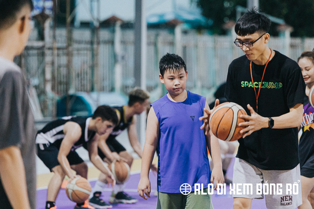 Đến lớp của “thầy” Tú Kobi để khám phá: Học chơi bóng rổ hay ho thế nào! - Ảnh 4. Đến lớp của “thầy” Tú Kobi để khám phá: Học chơi bóng rổ hay ho thế nào! - Ảnh 4.