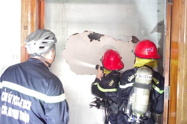Ninh Thuận: Cháy lớn trong căn nhà 2 tầng, 3 nạn nhân vẫn còn kẹt bên trong - Ảnh 4.