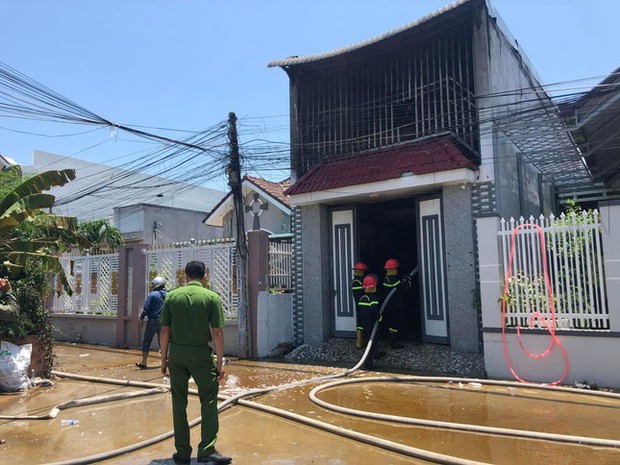 Ninh Thuận: Cháy lớn trong căn nhà 2 tầng, 3 nạn nhân vẫn còn kẹt bên trong - Ảnh 5.