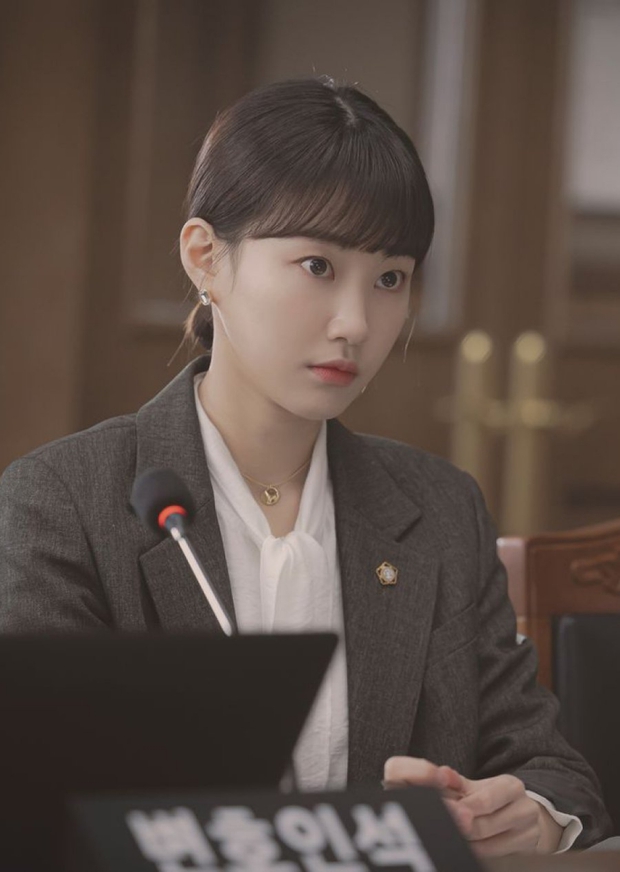 Nắng xuân Choi Soo Yeon trong phim Nữ Luật Sư Kỳ Lạ Woo Young Woo là ai? - Ảnh 2.