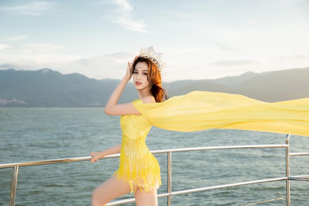 Thuỳ Tiên khoe dáng nóng bỏng, đón sinh nhật trên du thuyền cùng Hoa hậu đẹp nhất thế giới 2021 - Ảnh 8.