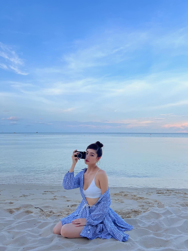 Hoa hậu Lương Thùy Linh khoe sắc vóc quyến rũ trên bãi biển - Ảnh 1.