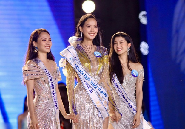 Hoa hậu Đỗ Thị Hà được fan cứu sau vụ đeo sash ngược ở Miss World Việt Nam - Ảnh 2.