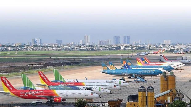 Giá vé máy bay dịp nghỉ lễ 2/9 tăng hàng triệu đồng, hành khách phân vân chọn tour - Ảnh 1.
