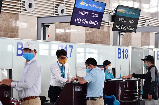 Vé máy bay dịp 2/9 đắt hơn ngày thường cả triệu đồng - Ảnh 1.