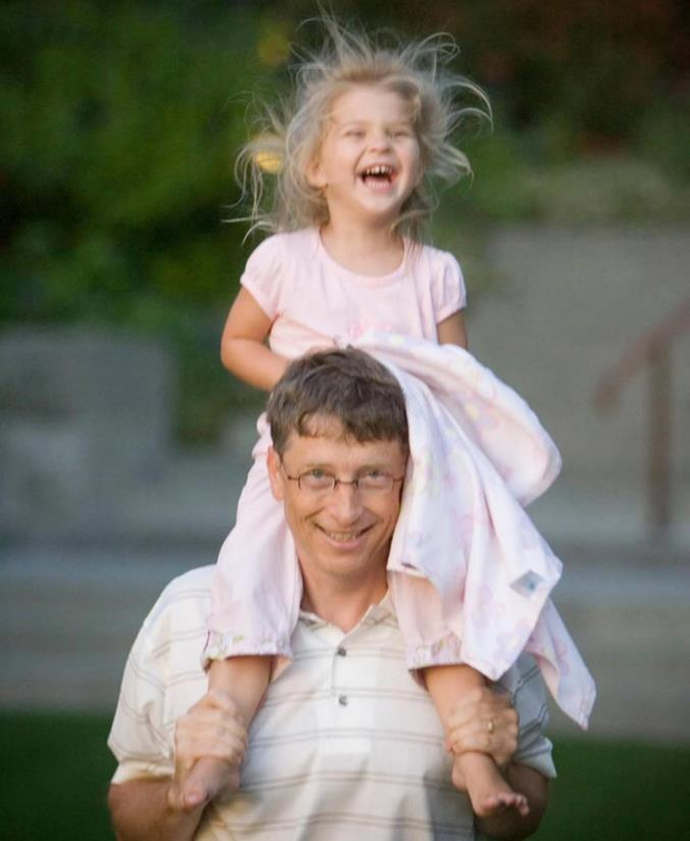 Con gái út Bill Gates: Được giáo dục nghiêm ngặt, bị công kích khi khoe bạn trai - Ảnh 2.