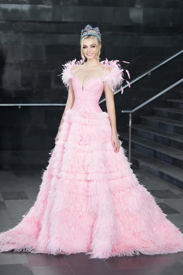 Khoảnh khắc đọ sắc hiếm hoi của Đỗ Thị Hà và Hoa hậu đẹp nhất thế giới khiến fan trầm trồ - Ảnh 5.
