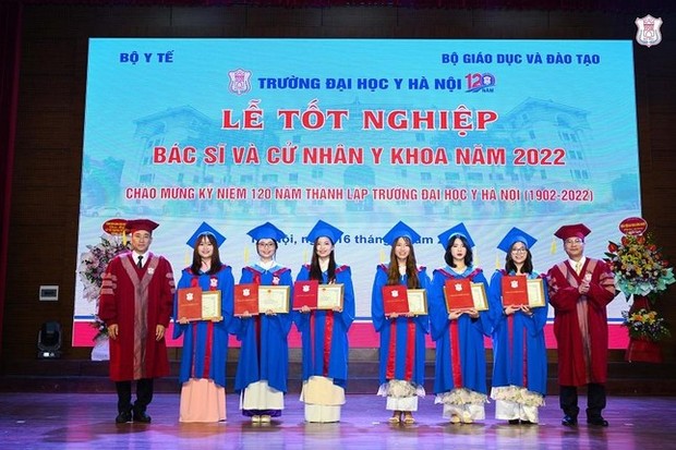 Lễ tốt nghiệp của khóa sinh viên đặc biệt nhất lịch sử Trường Đại học Y Hà Nội - Ảnh 1.