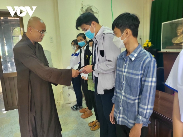 Khởi tố, bắt tạm giam đối tượng mạo danh tu sĩ để lừa tiền của nhiều người dân - Ảnh 2. Khởi tố, bắt tạm giam đối tượng mạo danh tu sĩ để lừa tiền của nhiều người dân - Ảnh 2.