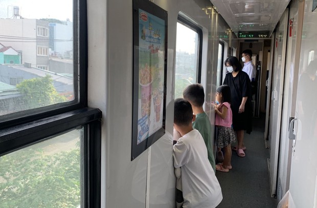 Lần đầu tiên có tour du lịch kết hợp tàu lửa, ô tô và buýt sông từ TP Hồ Chí Minh đi Đồng Nai - Ảnh 1.