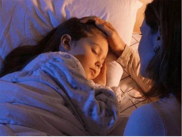 Để đèn khi ngủ vào ban đêm có thể là thủ phạm gây ra 2 bệnh đe dọa tính mạng này - Ảnh 3.