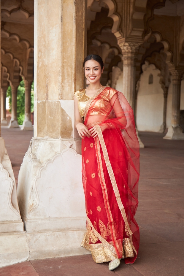 Á hậu Thủy Tiên đẹp cuốn hút trong trang phục truyền thống của phụ nữ Ấn Độ - Ảnh 4.
