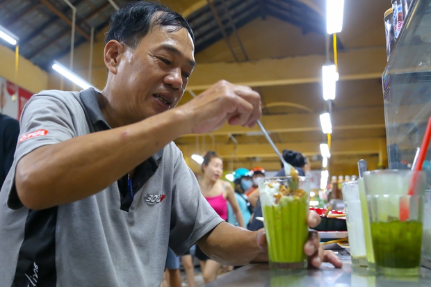 Thiên đường ẩm thực Đà Nẵng nêm chặt người trong mùa cao điểm du lịch - Ảnh 7.