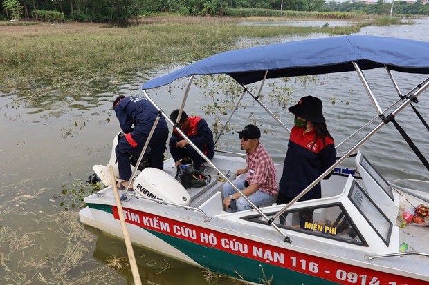 Ảnh: Đội cứu hộ và hàng trăm người dân cùng tìm kiếm cô gái mất tích tại Hà Nội - Ảnh 9.